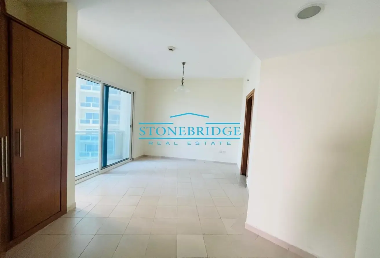 READY TO MOVE | LAKE VIEW | SPACIOUS
