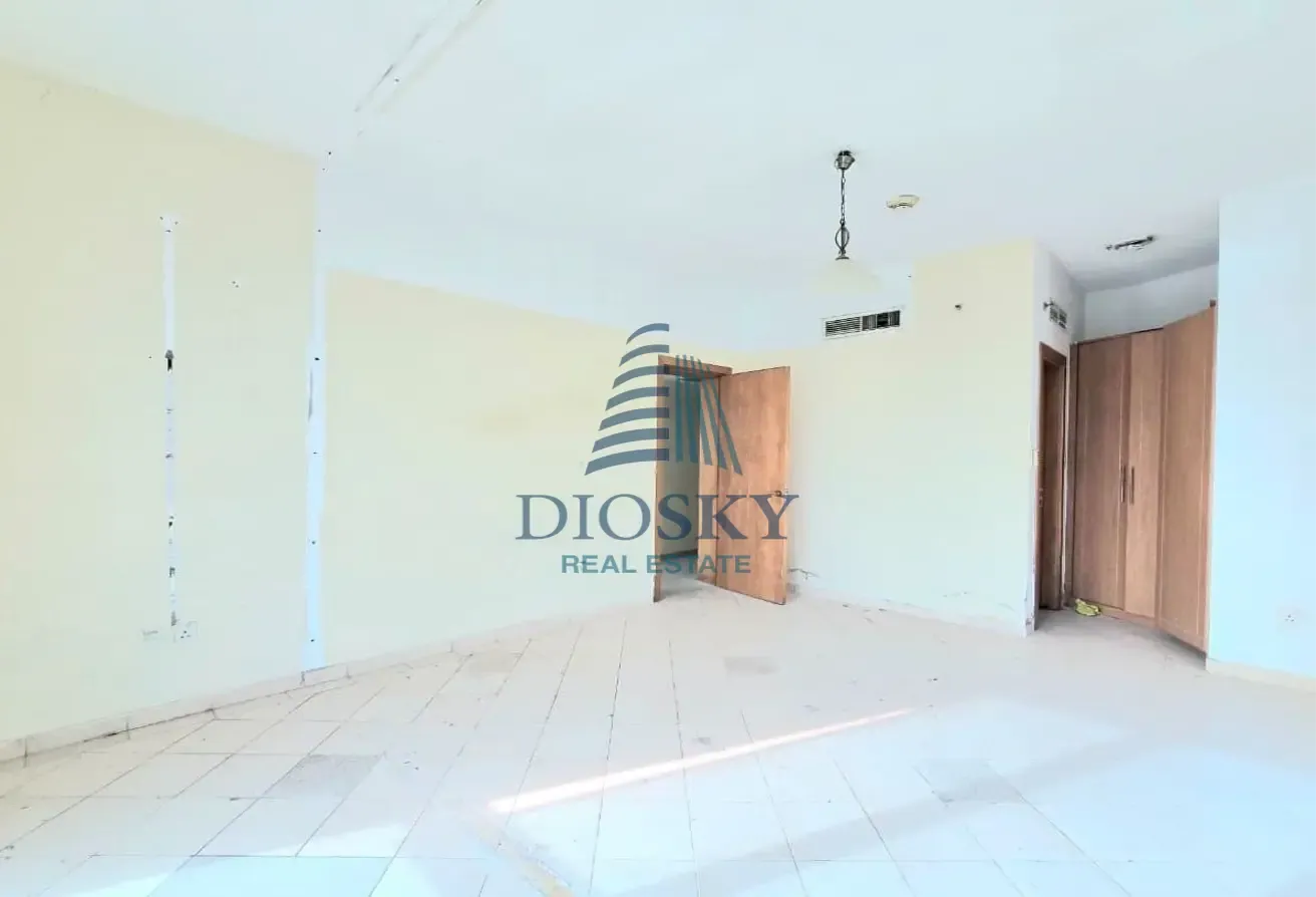 Well Maintained | Higher Floor | Full Lake View