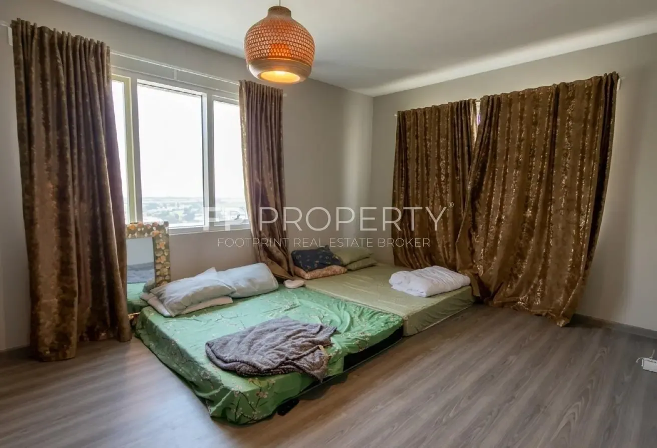 Well Maintained Homely Feel Higher Floor Lake View