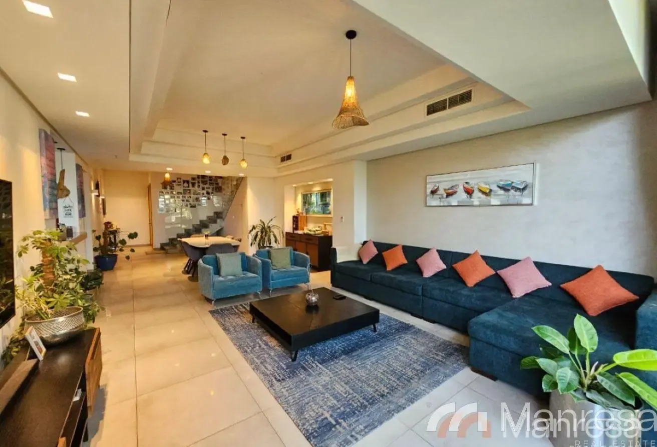 3 Bed room | Prime Location | Spacious