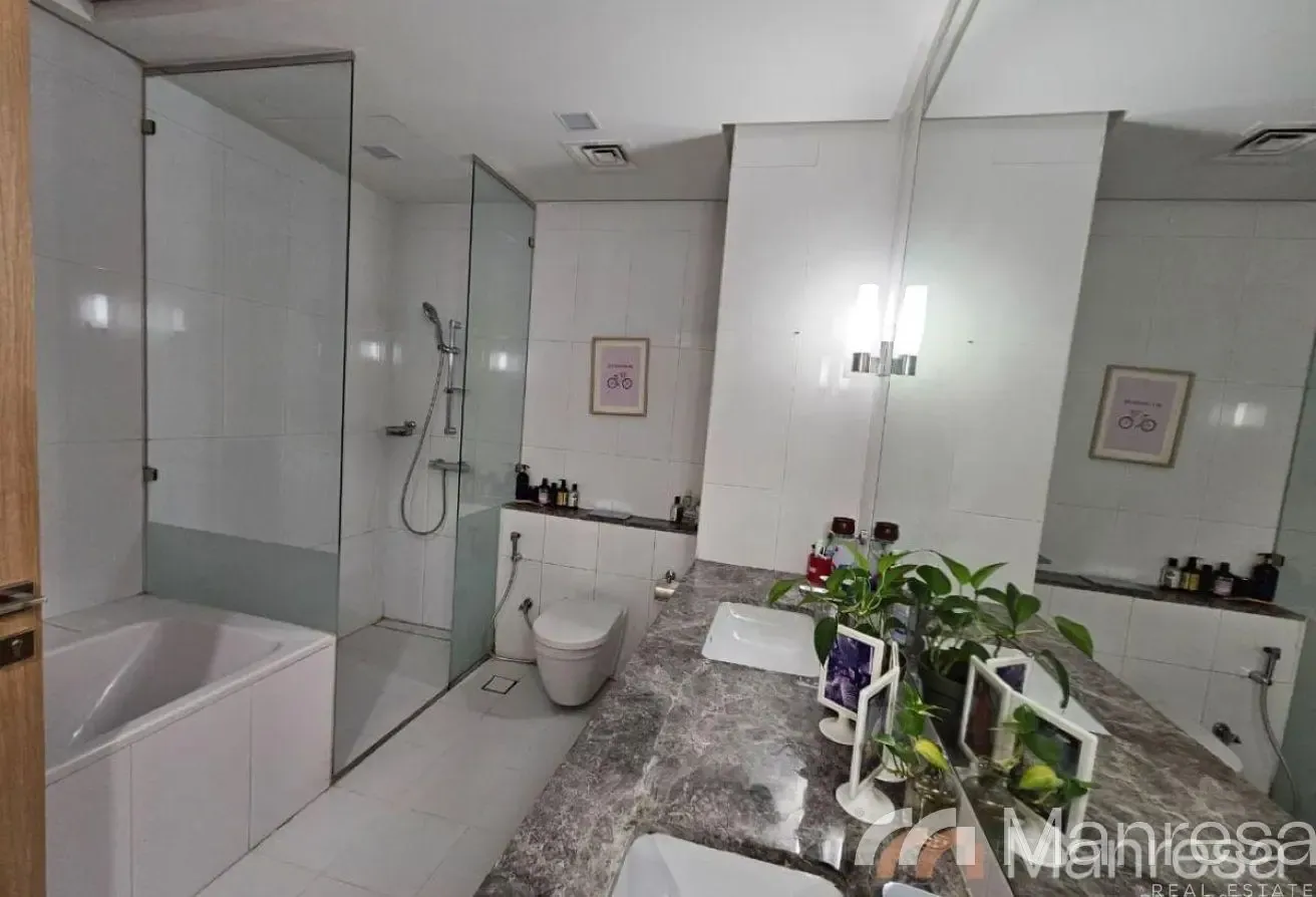 3 Bed room | Prime Location | Spacious
