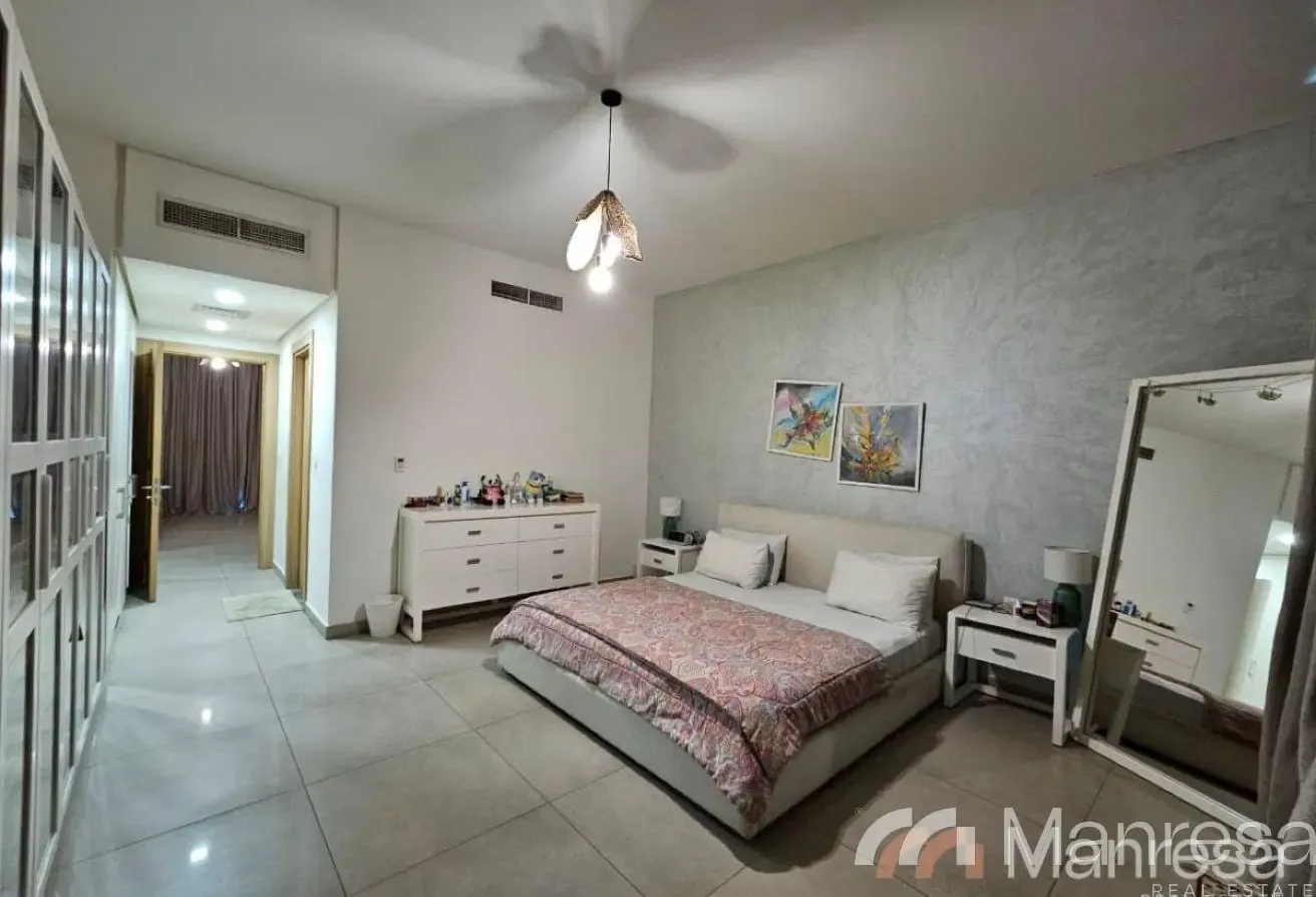 3 Bed room | Prime Location | Spacious