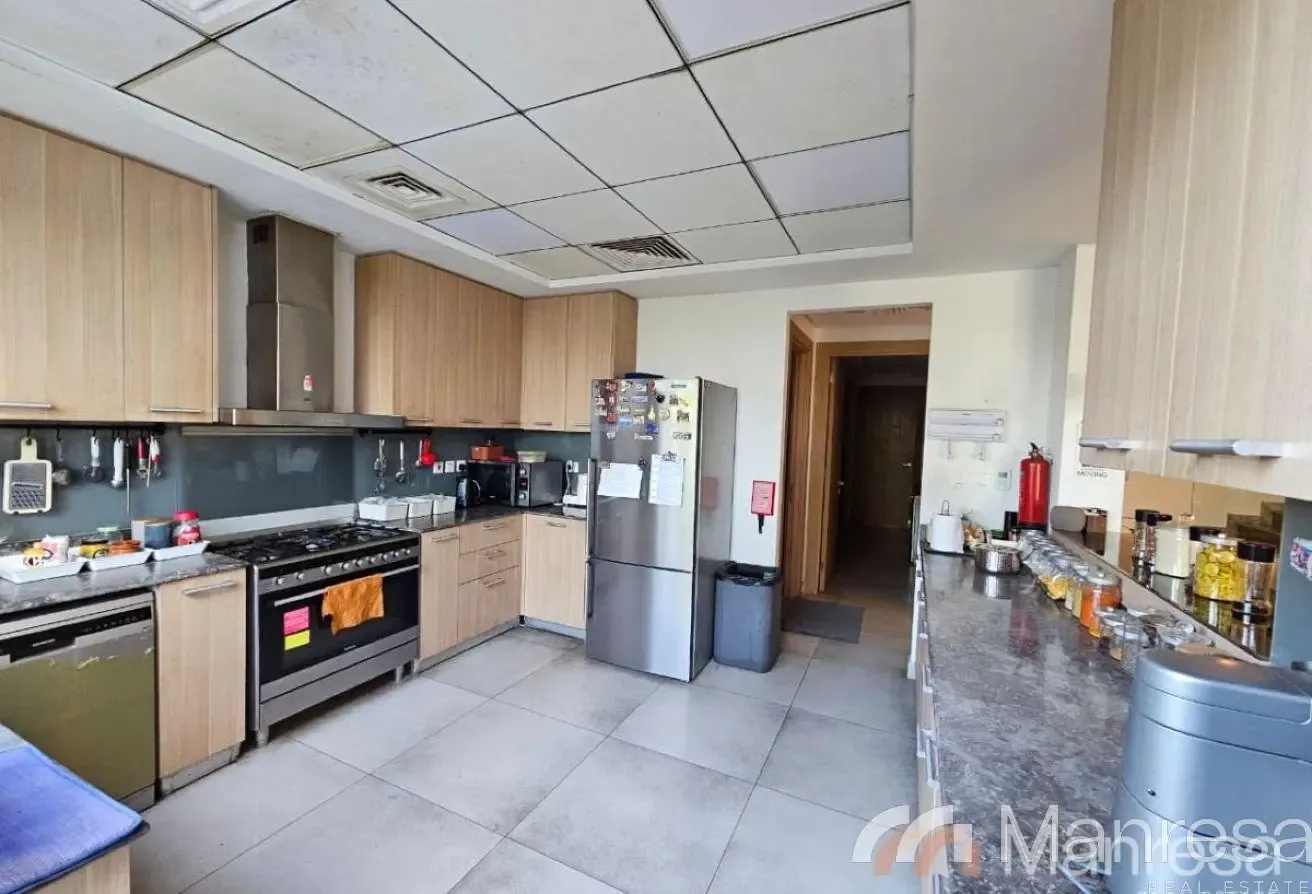 3 Bed room | Prime Location | Spacious