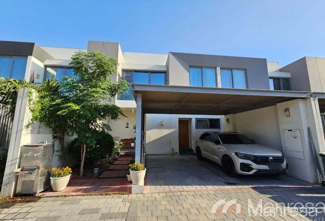3 Bed room | Prime Location | Spacious
