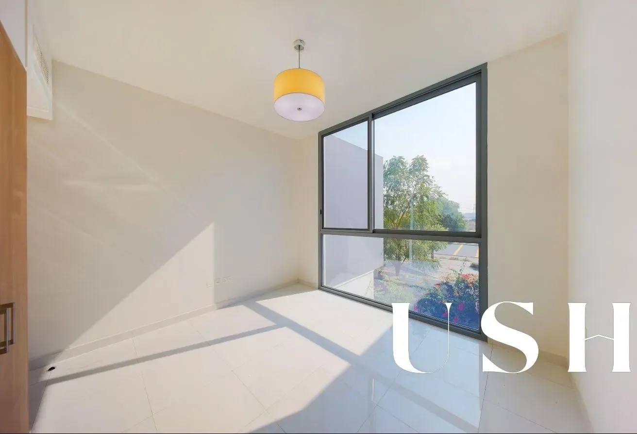 Single Row|Beautifully Landscaped|Vacant Mid March