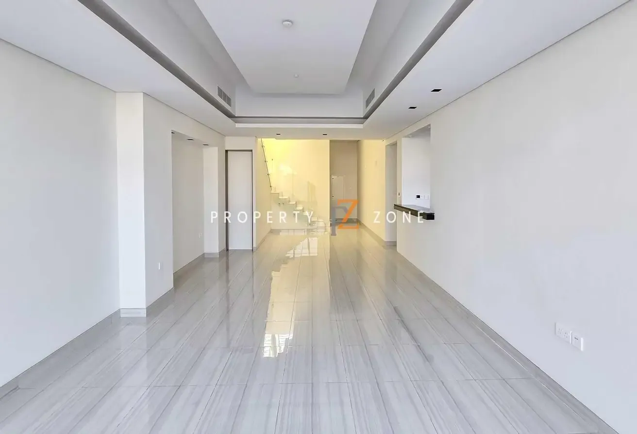 Multiple Option | Close to Entry Exit | Brand New