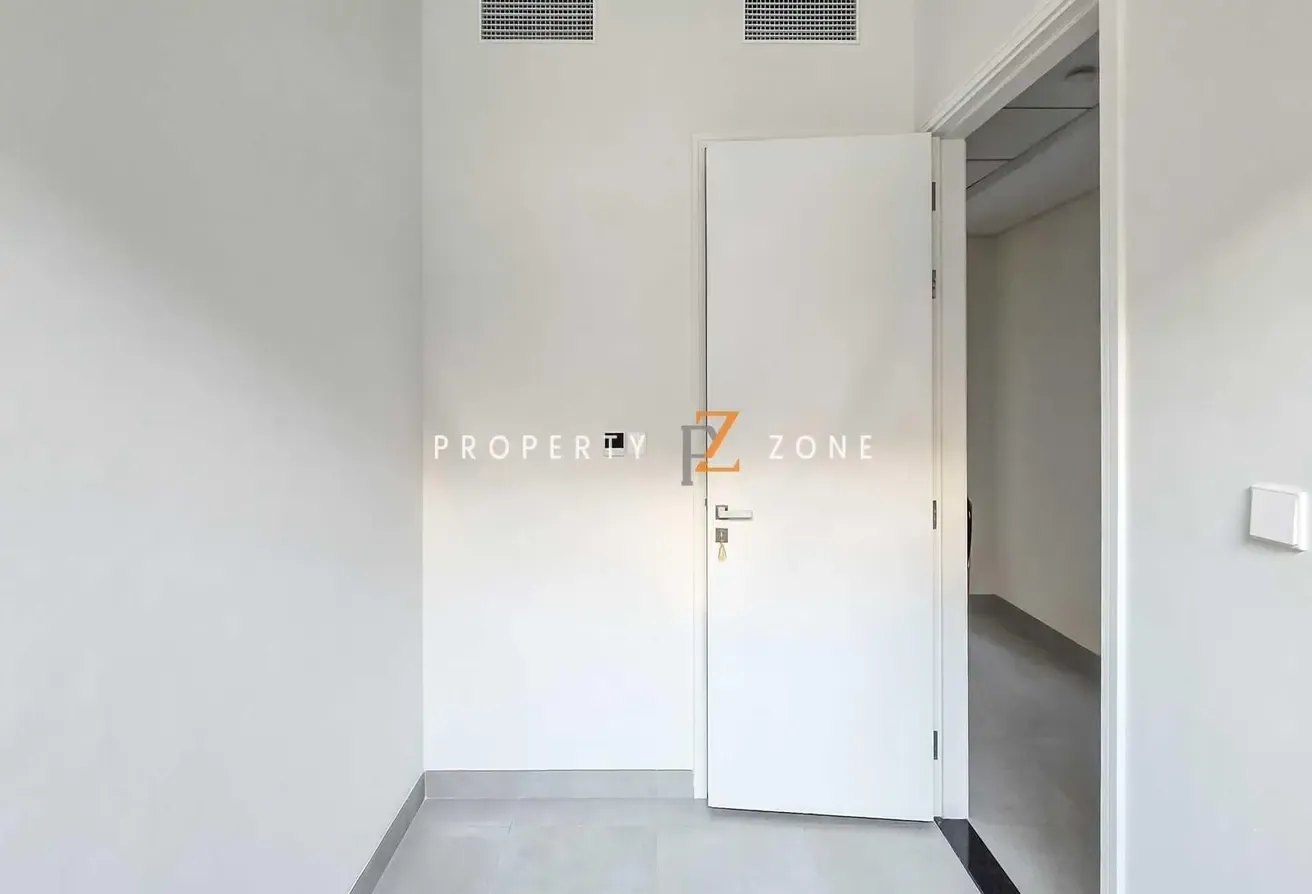 Multiple Option | Close to Entry Exit | Brand New