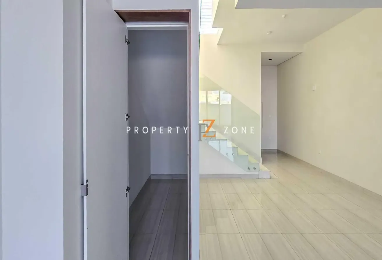 Multiple Option | Close to Entry Exit | Brand New