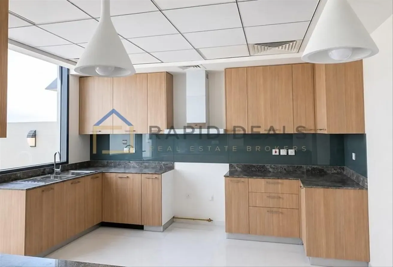 Single row 3BR+M Townhouse at Prime Location