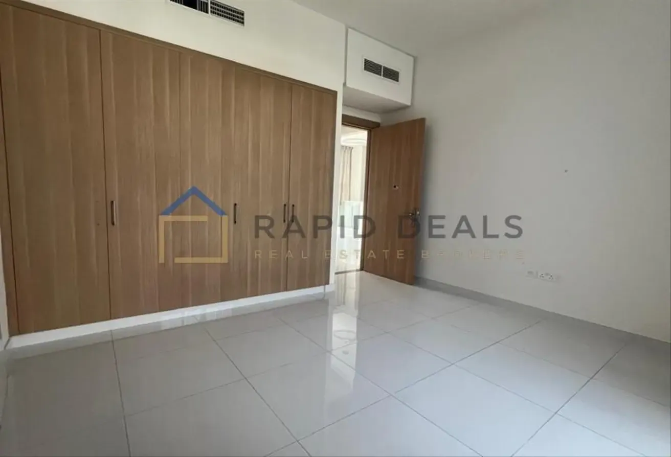 Single row 3BR+M Townhouse at Prime Location