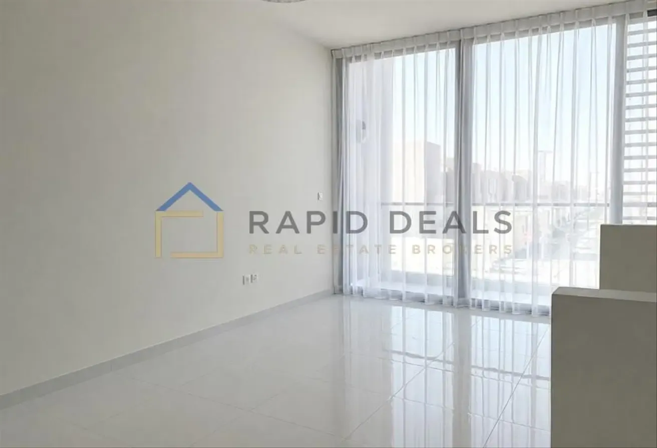 Single row 3BR+M Townhouse at Prime Location