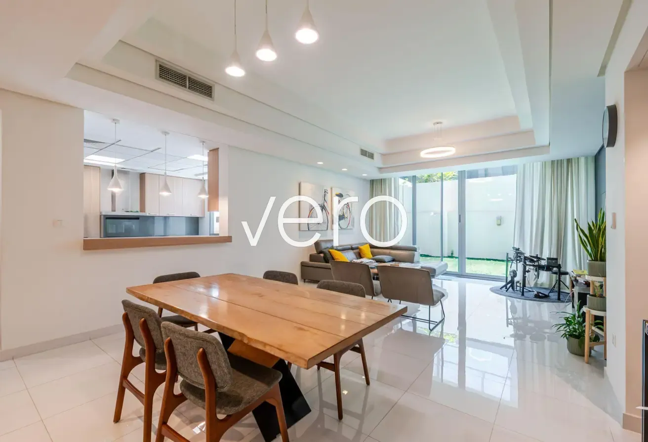 Upper Lounge |  Maid's Room | Closed Kitchen