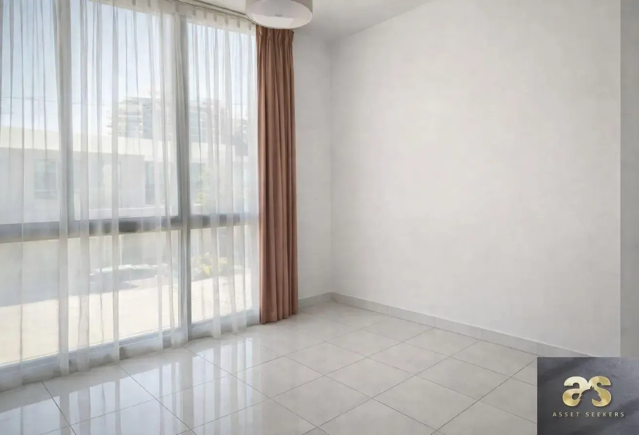 3 BR | Single Row | Spacious | Prime Location