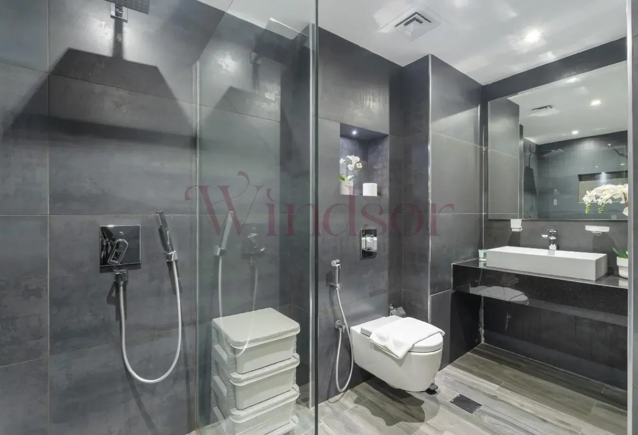 Community View | Low Floor | 12 Cheques