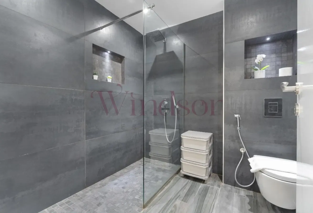 Community View | Low Floor | 12 Cheques
