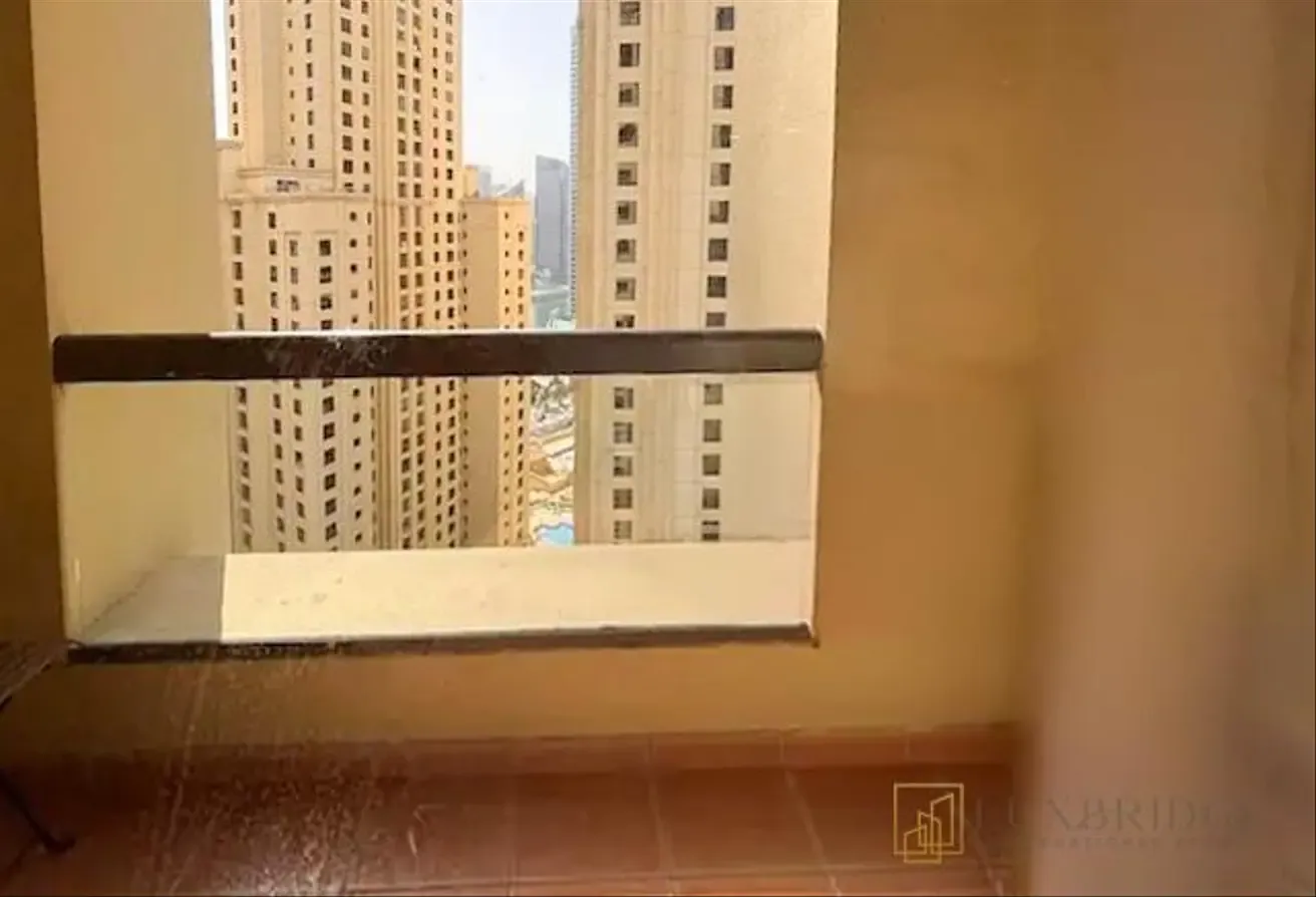 Massive Studio | Furnished | Vacant