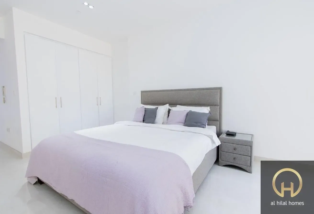 Upgraded Large Studio |Pool View | Fully Furnished