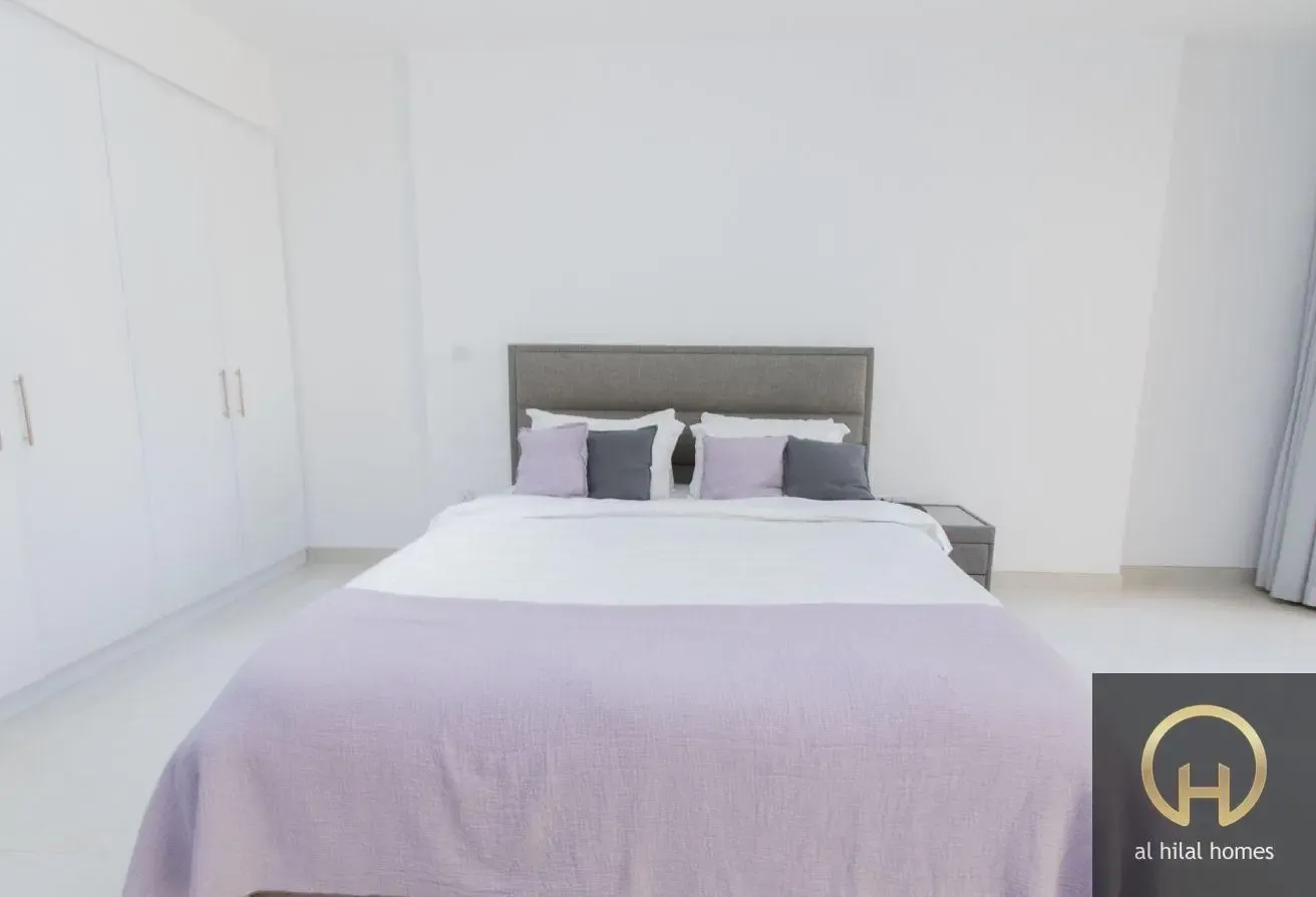 Upgraded Large Studio |Pool View | Fully Furnished