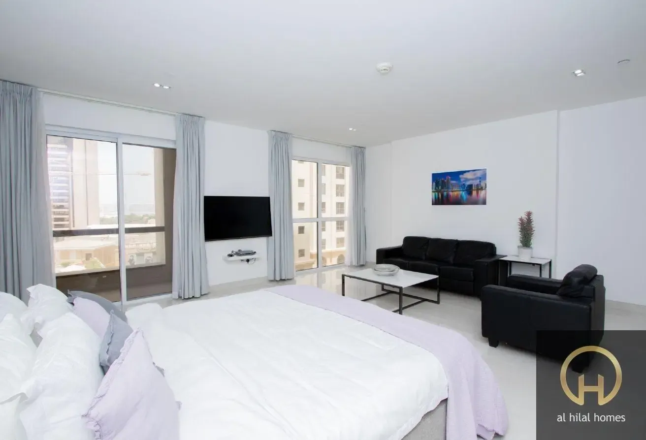 Upgraded Large Studio |Pool View | Fully Furnished