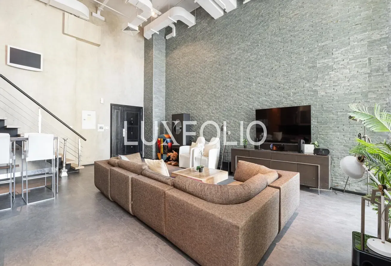 12 Cheques | Duplex | Vacant