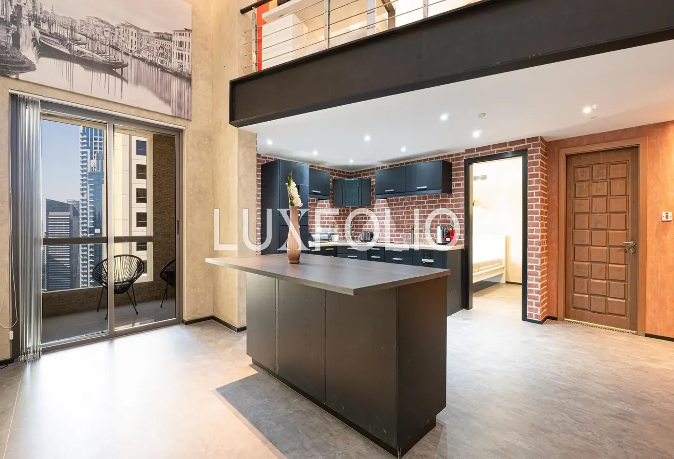 12 Cheques | Duplex | Vacant