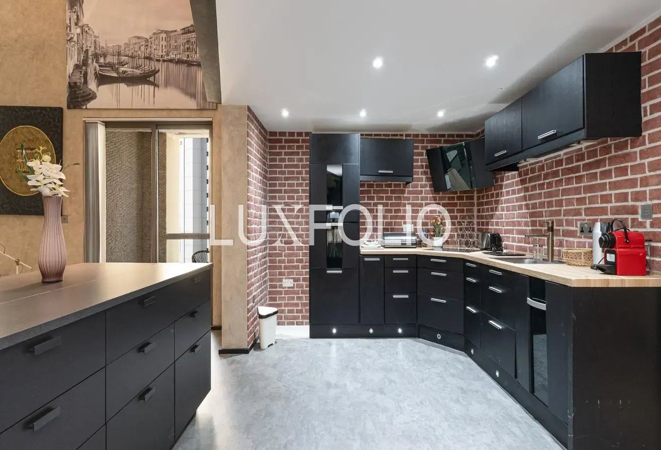 12 Cheques | Duplex | Vacant