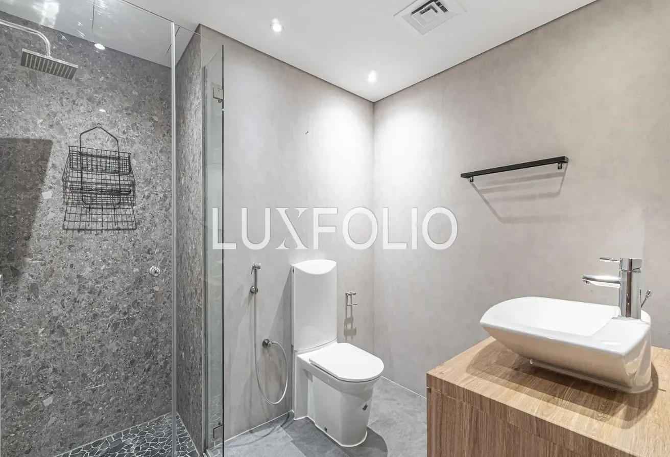 12 Cheques | Duplex | Vacant