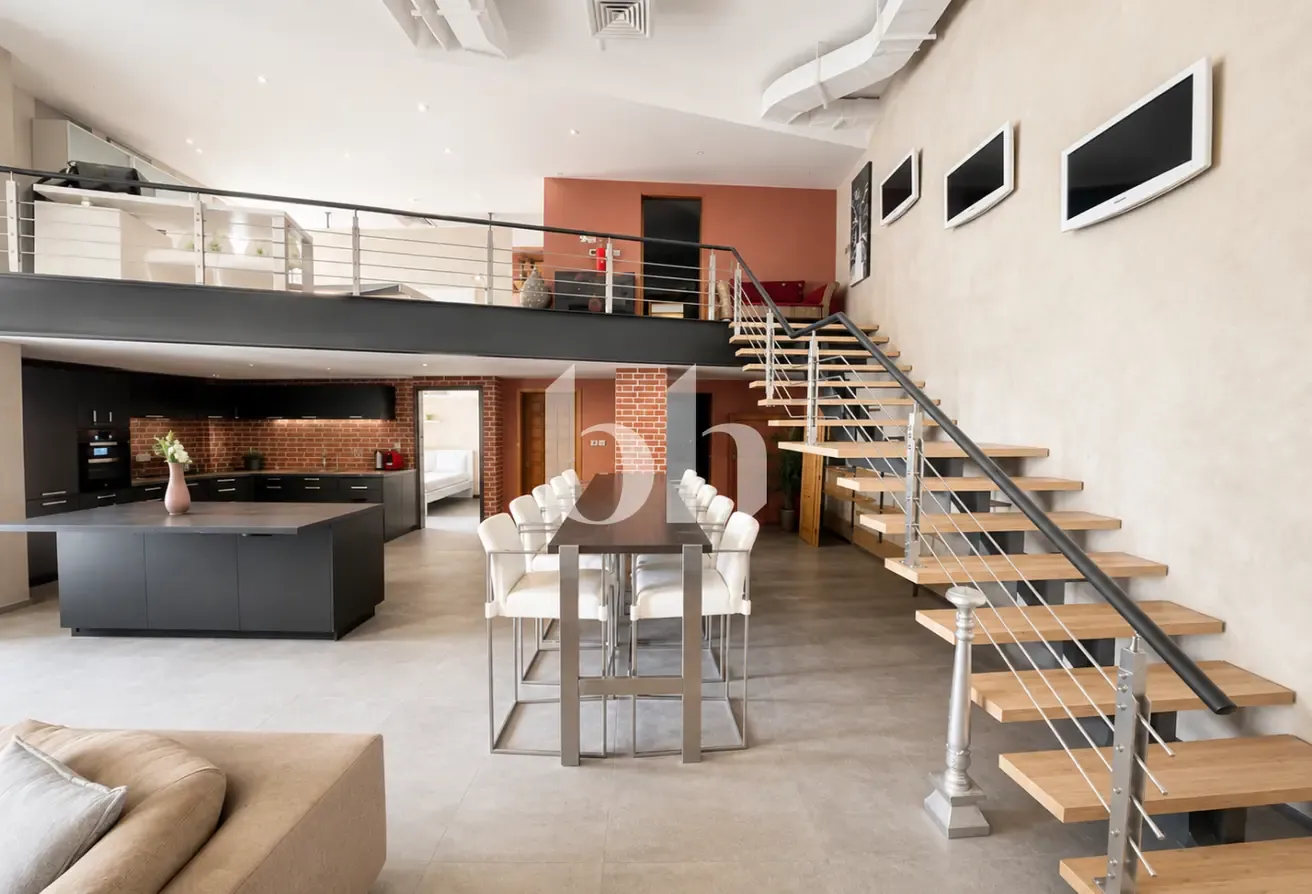 Loft | Marina View | Fully Upgraded