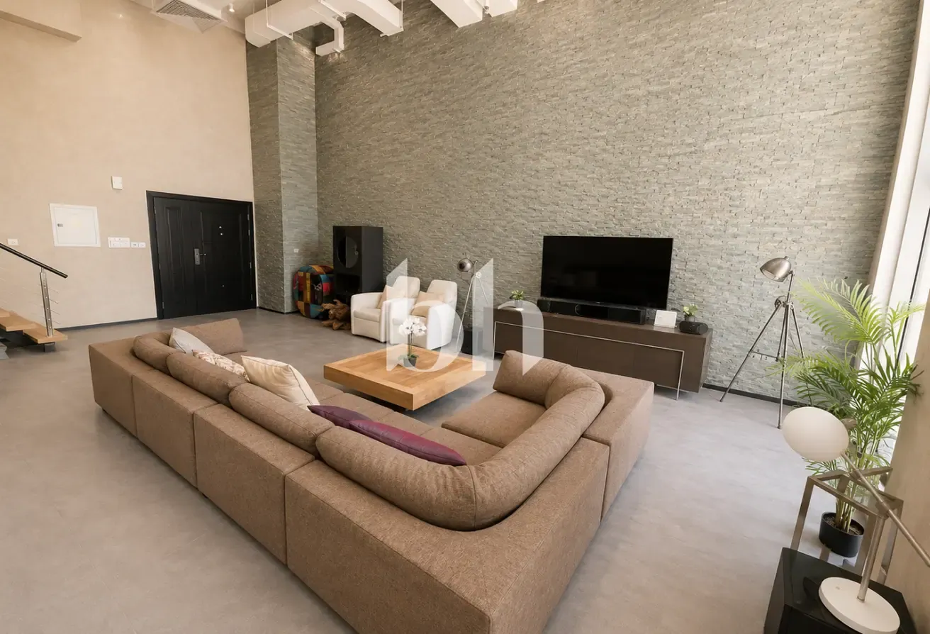 Loft | Marina View | Fully Upgraded