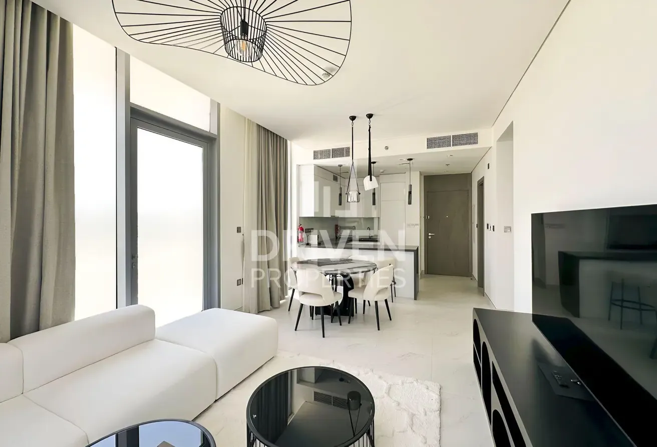 Middle Unit | High Floor | Lagoon Facing