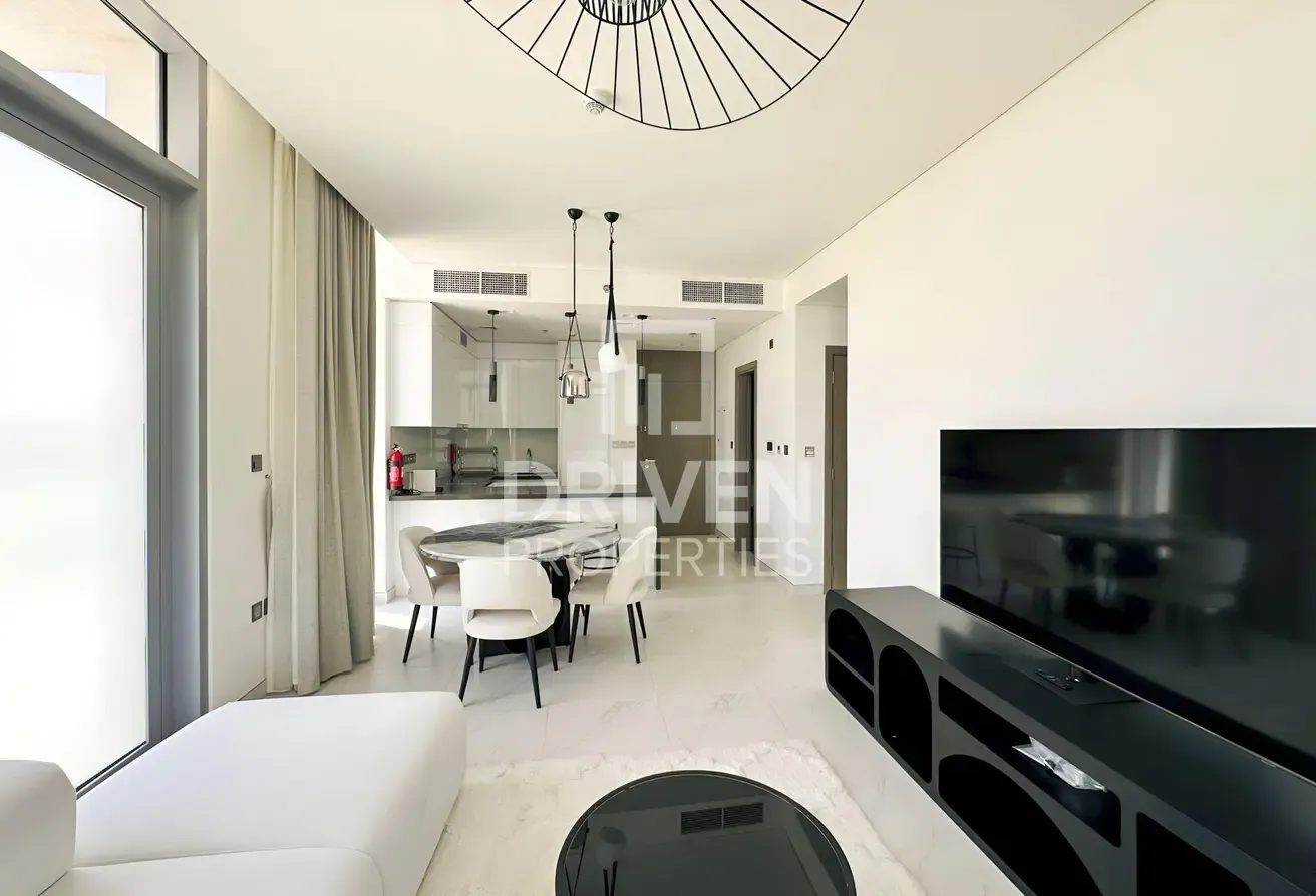 Middle Unit | High Floor | Lagoon Facing