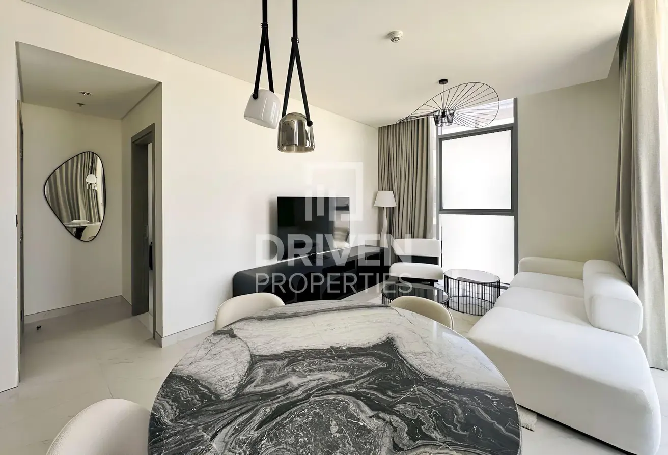 Middle Unit | High Floor | Lagoon Facing
