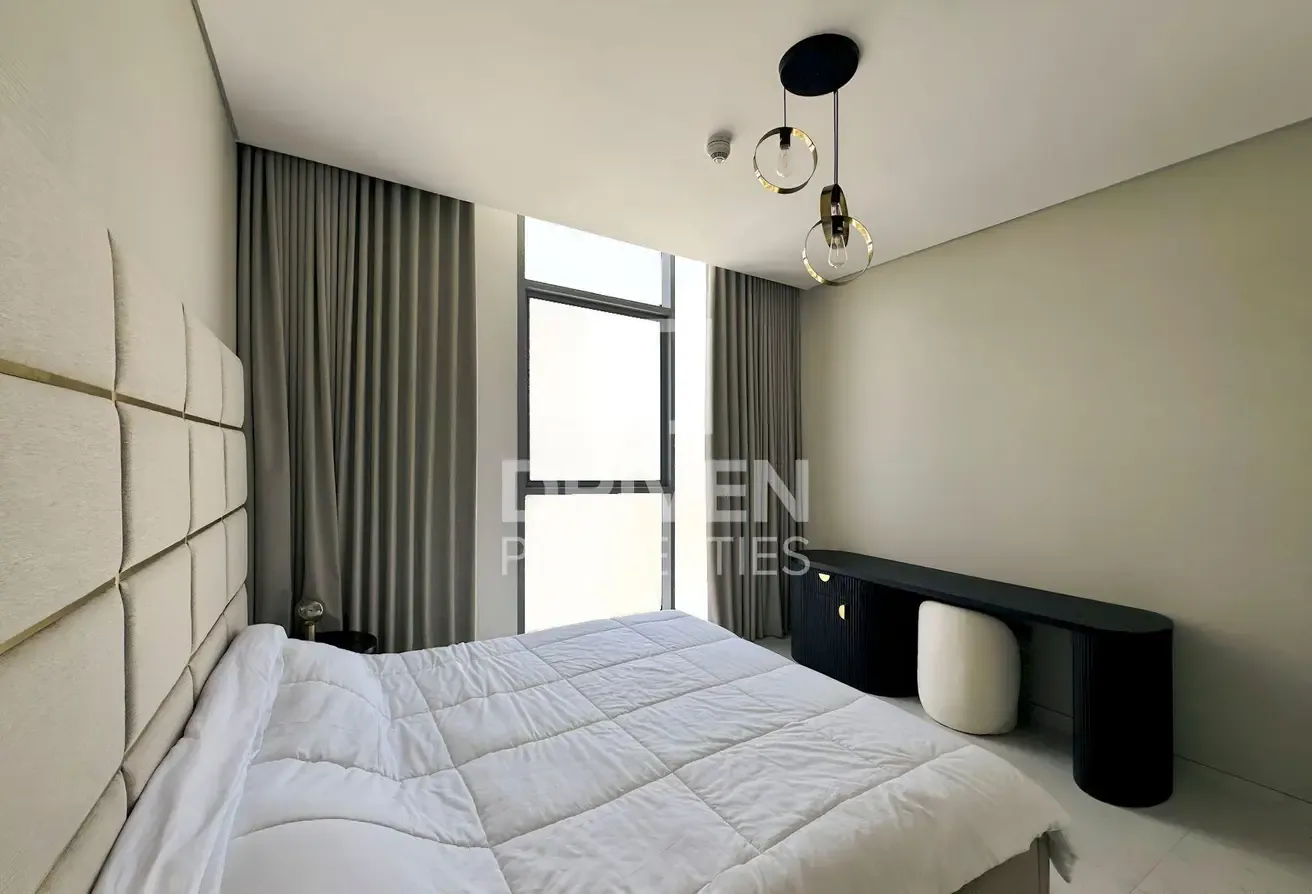Middle Unit | High Floor | Lagoon Facing