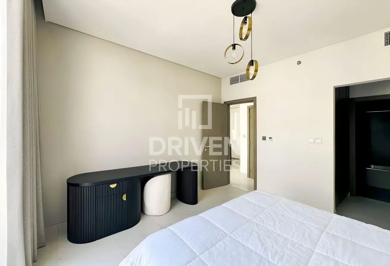 Middle Unit | High Floor | Lagoon Facing