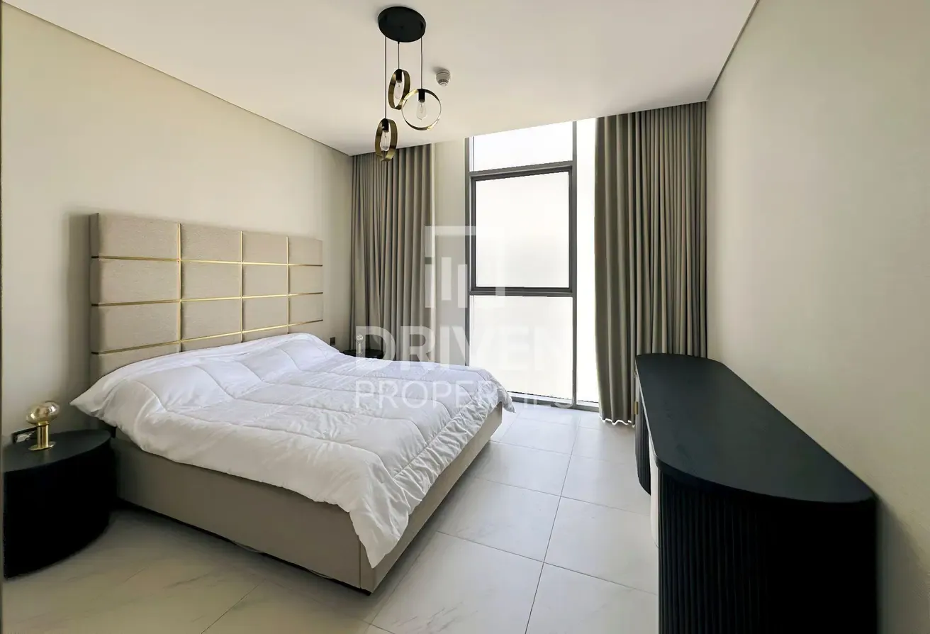 Middle Unit | High Floor | Lagoon Facing