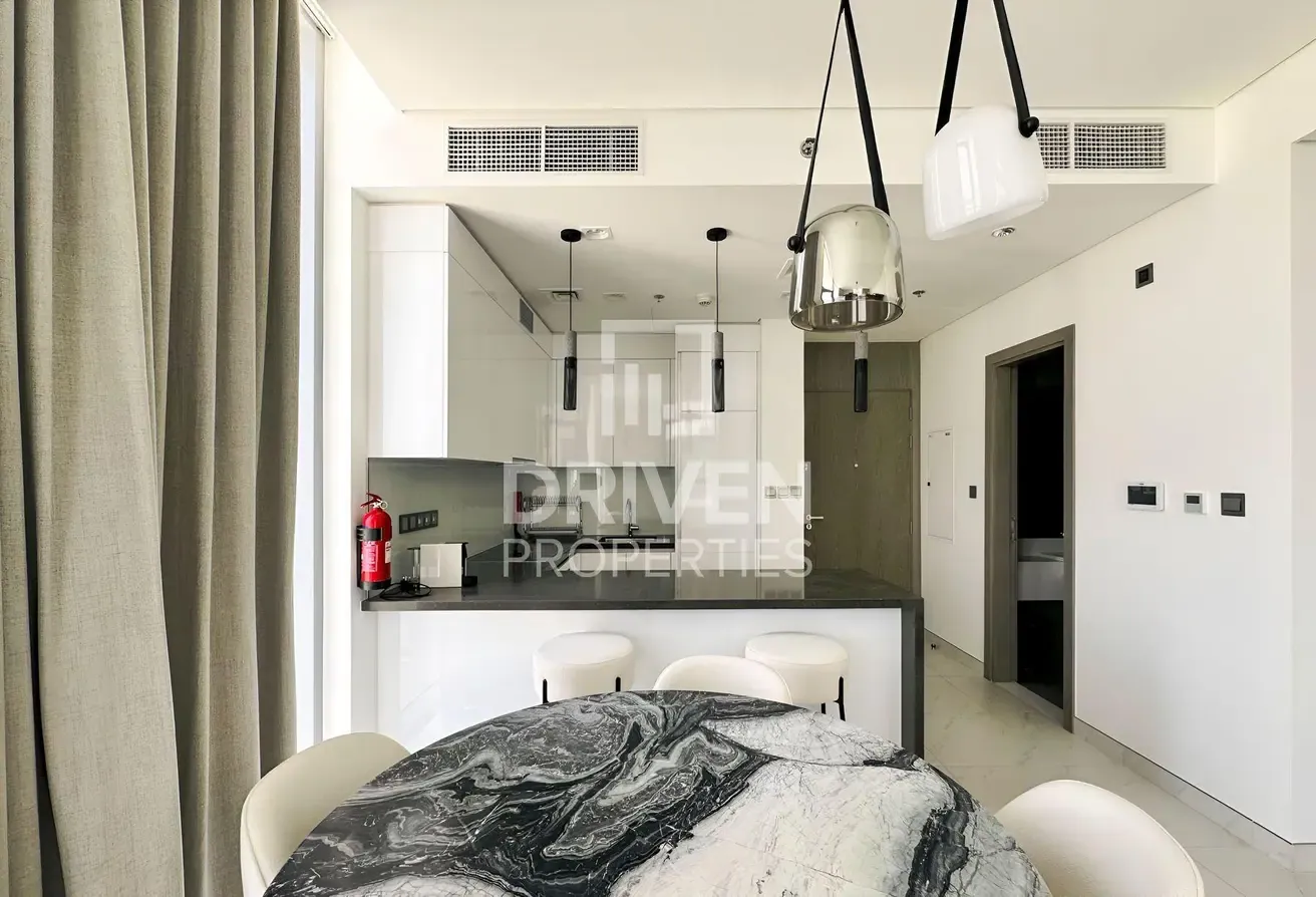 Middle Unit | High Floor | Lagoon Facing