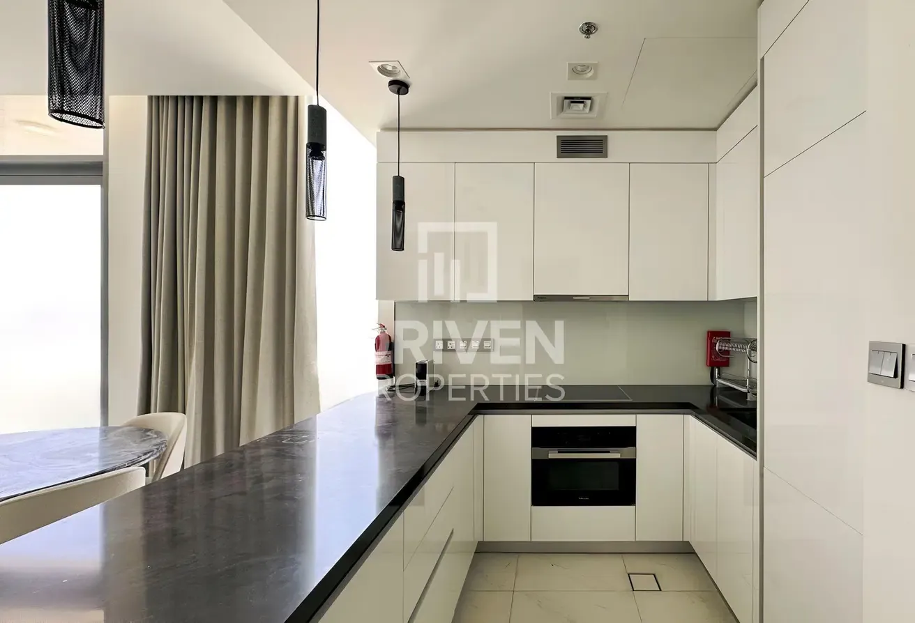 Middle Unit | High Floor | Lagoon Facing
