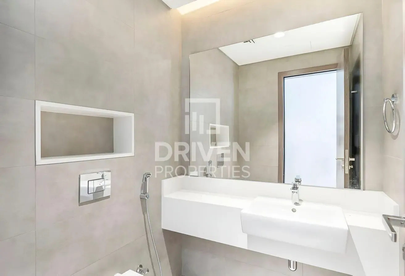 Middle Unit | High Floor | Lagoon Facing