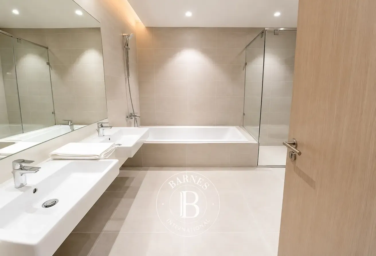 Fully Furnished | Lagoon Access | Spacious