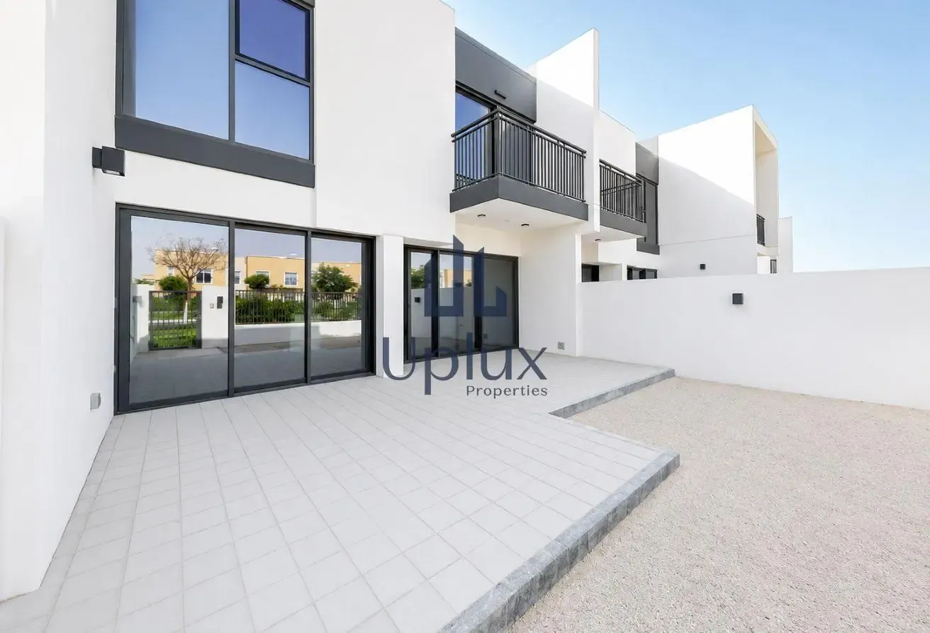 Near to Pool & Park | Single Row | Vacant