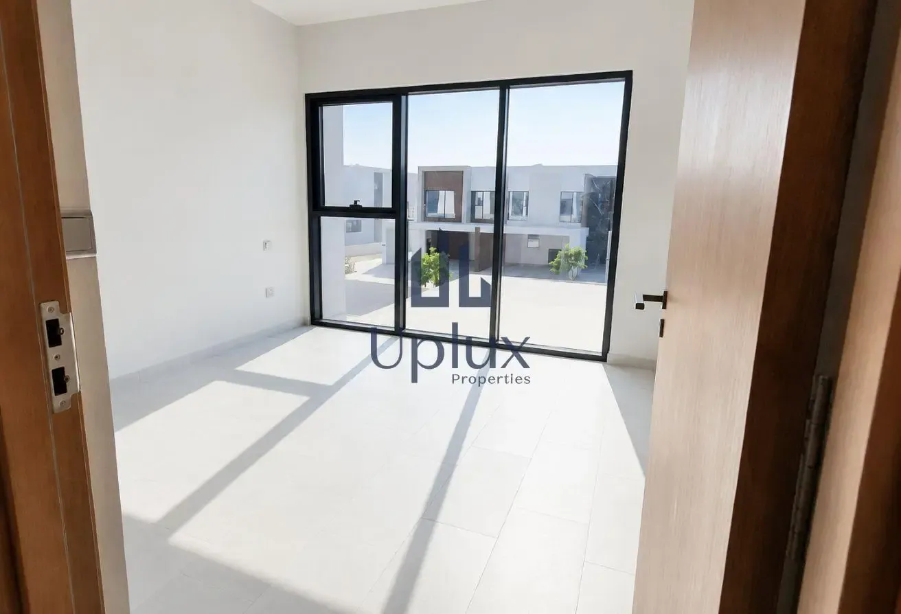Near to Pool & Park | Single Row | Vacant