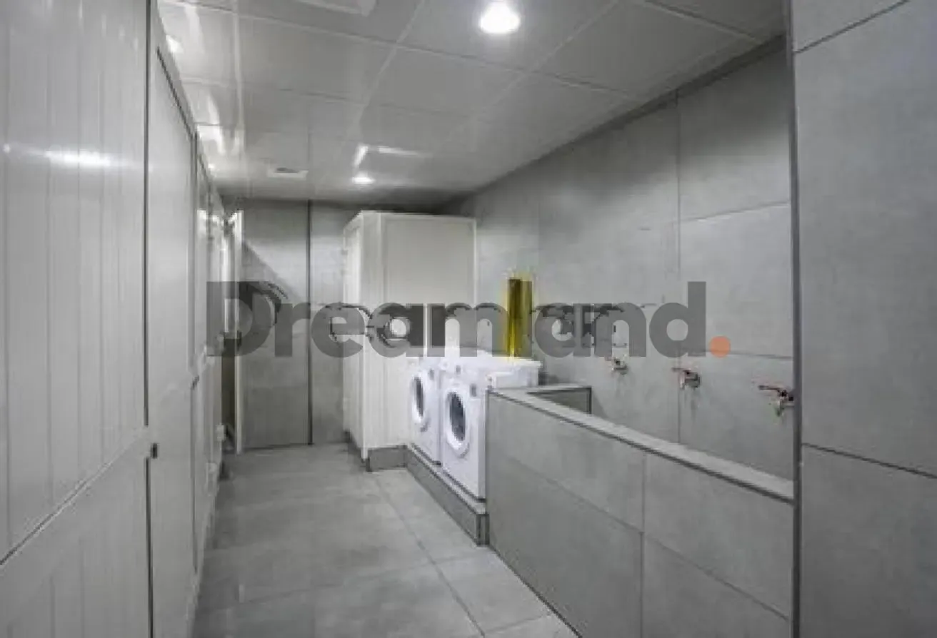 Well Maintained | Retail Outlets | High ROI