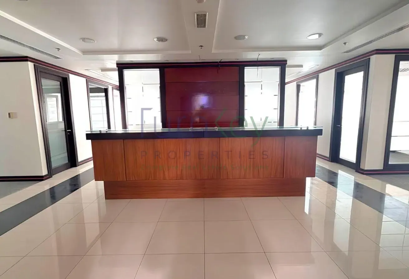 Fitted & Furnished | Vacant | 7 Parkings