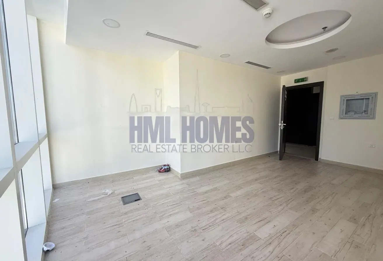 Middle-Floor Office |Vacant Ready to Move In