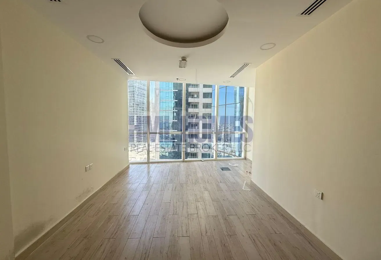 Middle-Floor Office |Vacant Ready to Move In