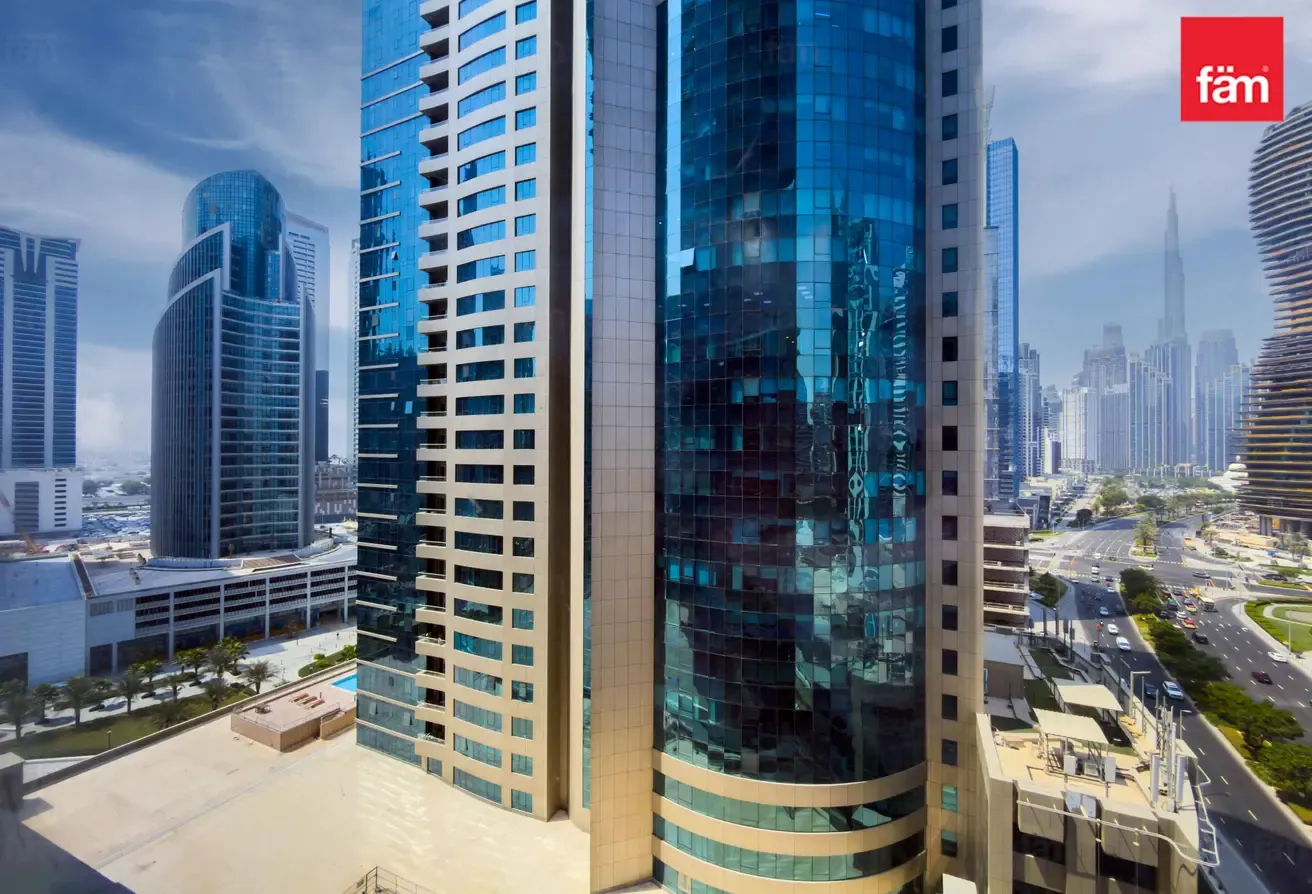 Shell & Core Office Mid Floor With Lake Vw