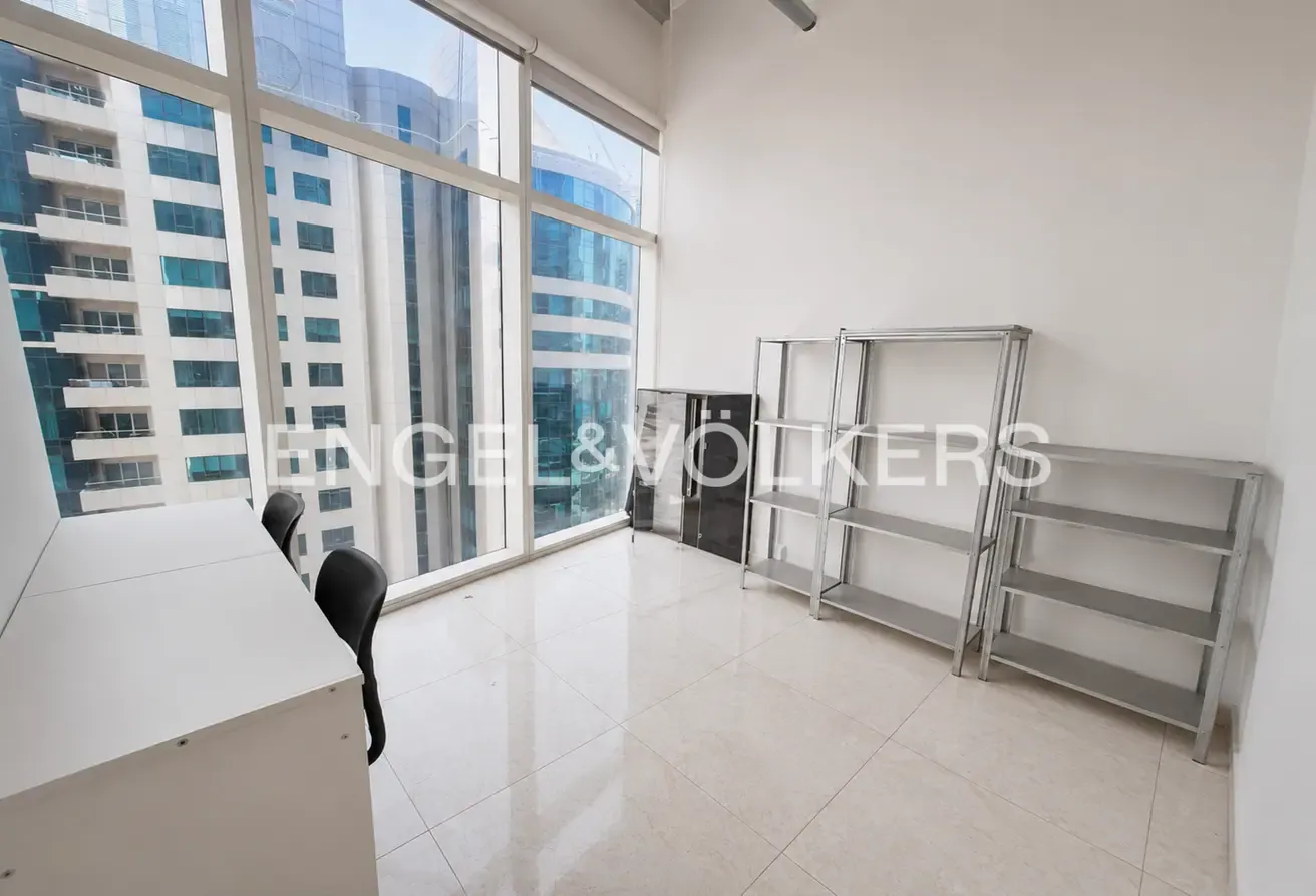Natural Light | High Floor | Vacant