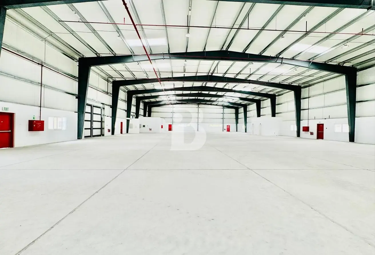 BRAND NEW WAREHOUSE | 320KW | LOADING BAYS