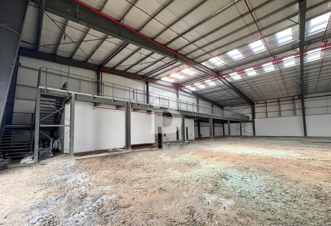BRAND NEW WAREHOUSE | 320KW | LOADING BAYS