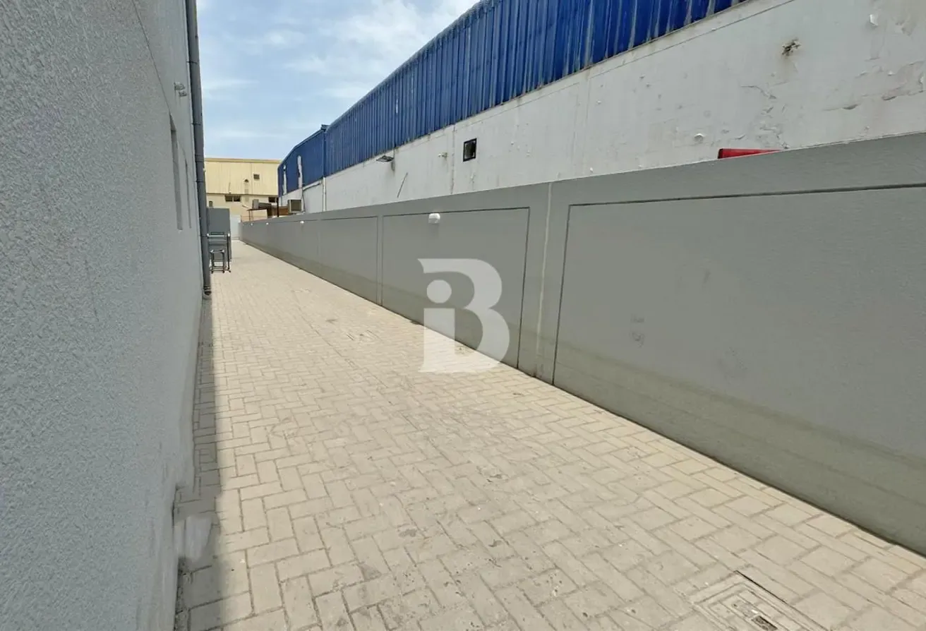 BRAND NEW WAREHOUSE | 320KW | LOADING BAYS